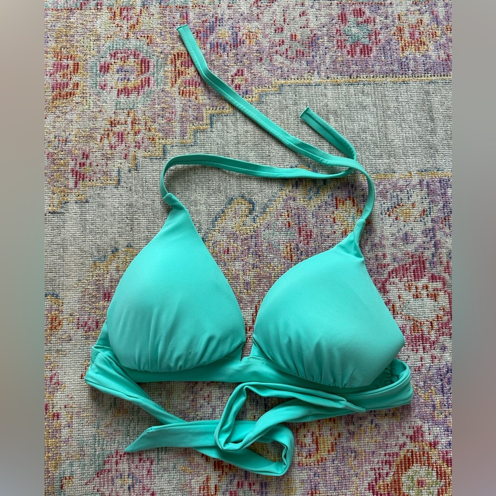 Victoria Secret’s Bikini Top Size LG